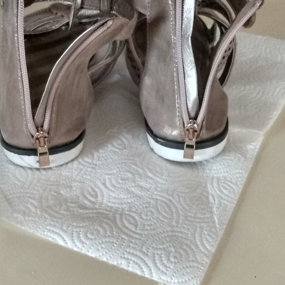Sandals - Picture 5 of 7